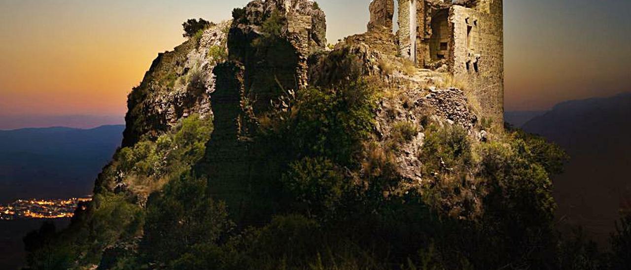 El castell de Marinyén, imatge procional de «La Vall dels Llibres».