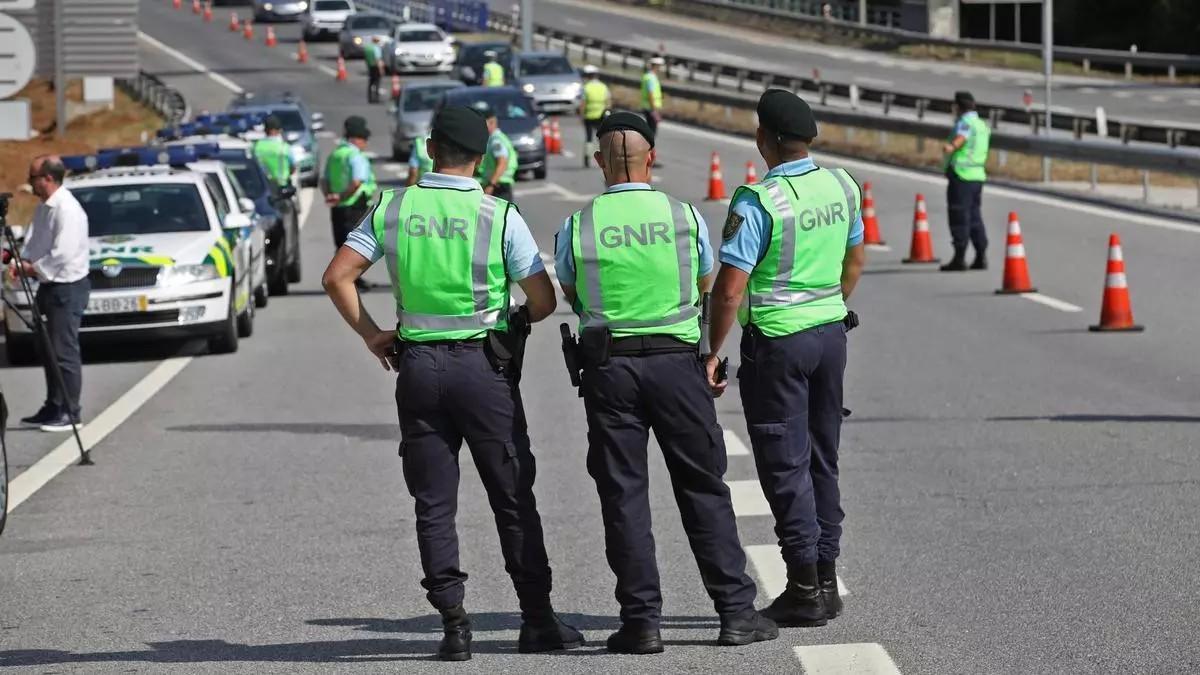 ¿Puedo usar la baliza V16 en Portugal o tengo que conservar los triángulos de emergencia? ¿Puedo usar la baliza V16 en Portugal o tengo que conservar los triángulos de emergencia?