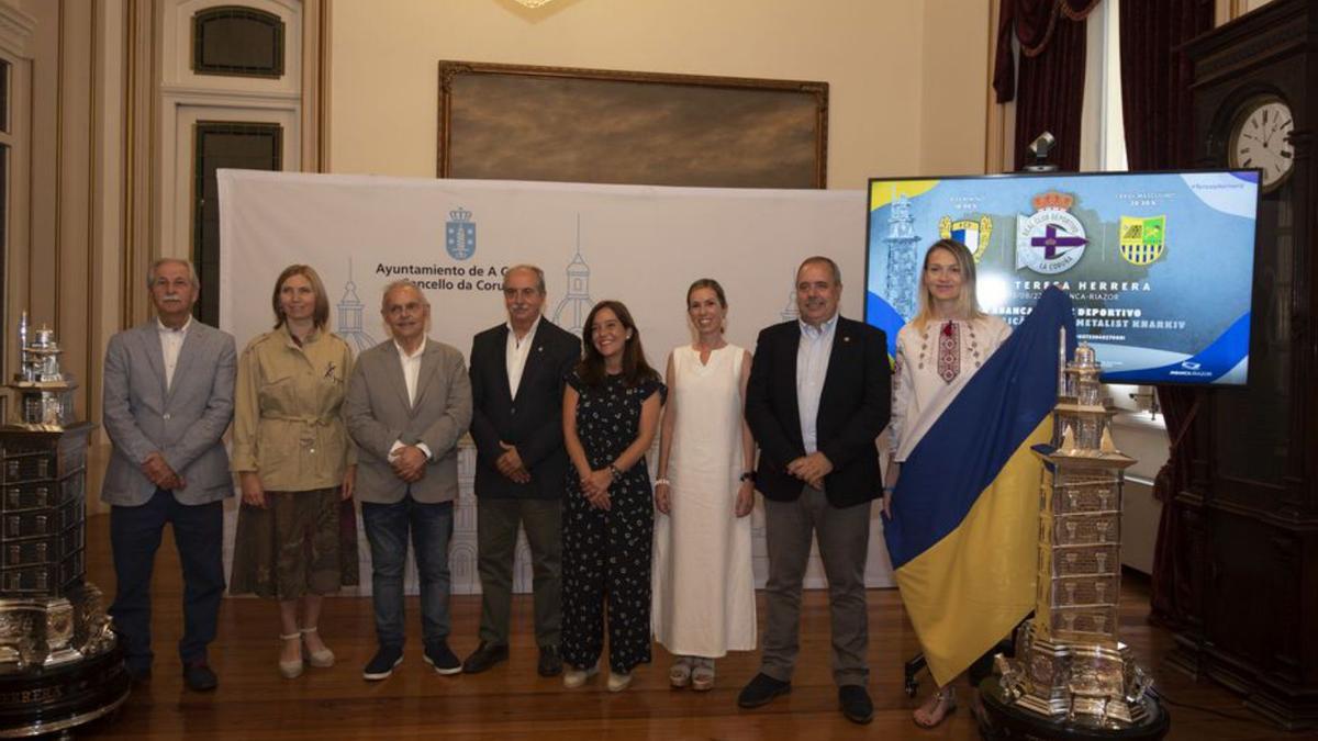 Las autoridades, en la presentación del Teresa Herrera. |  // CASTELEIRO/R. A.