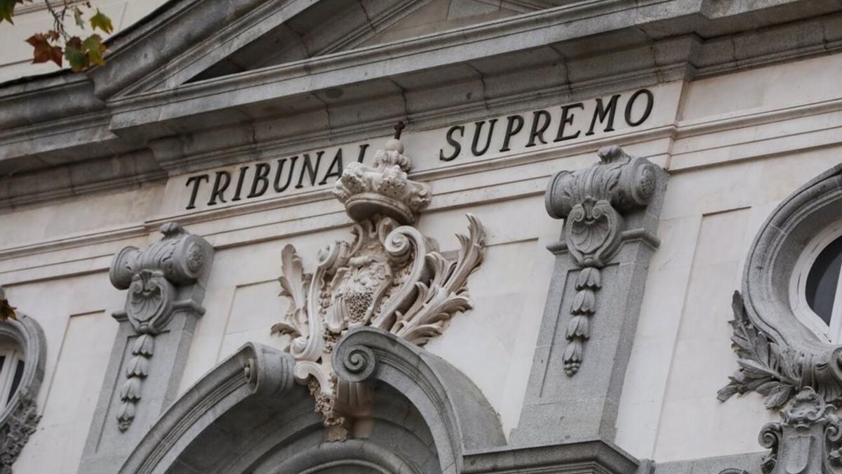 Detalle de la fachada de la sede del Tribunal Supremo.