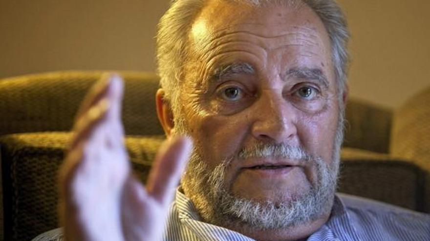 Julio Anguita: &quot;Que la historia perdone a Felipe González&quot;