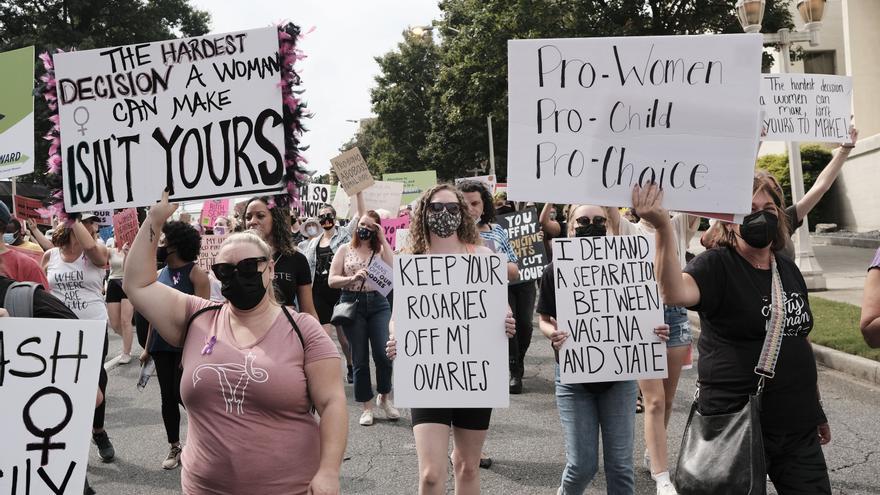 Miles de mujeres se manifiestan en Estados Unidos para defender el derecho al aborto