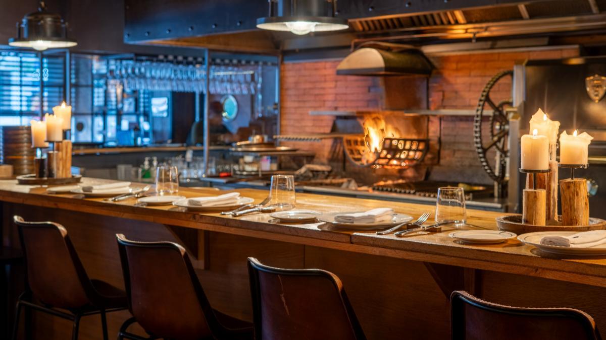 La barra de Piantao Sagasta, punto de encuentro entre brasas, vino y cocina argentina contemporánea.