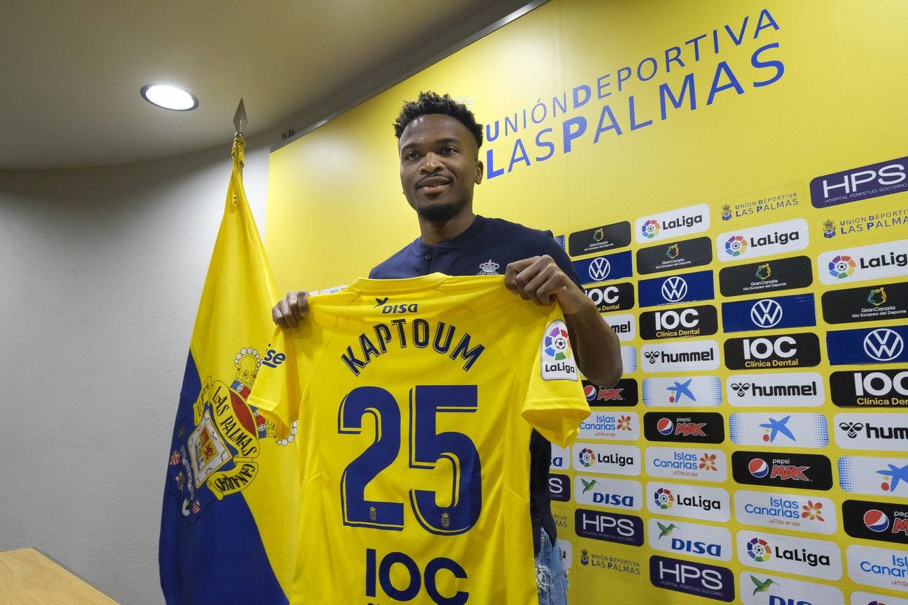 Presentación del nuevo jugador de la UD Las Palmas, Wilfrid Kaptoum