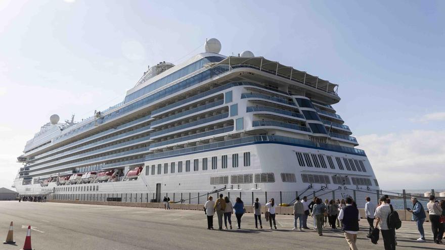 Un recorrido por el buque &#039;Oceania Vista&#039; que ha hecho escala en el Puerto de València