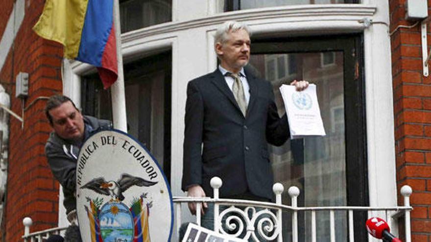 Assange, en la legación, en una imagen de 2012.