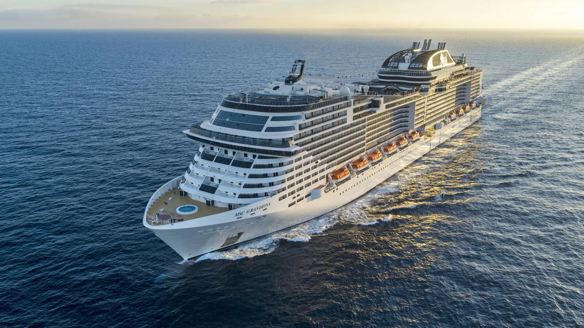 MSC Cruceros vuelve a operar en València con la llegada del Grandiosa