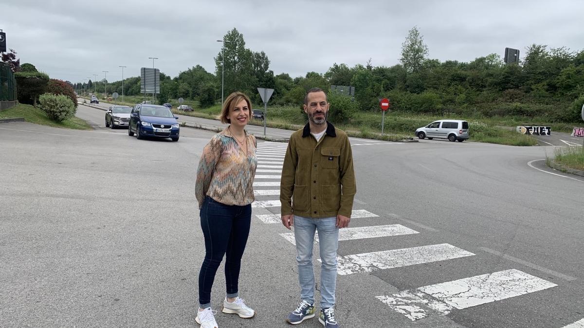 Susana Madera y Ángel García, en una de las conexiones previstas con carriles bici.