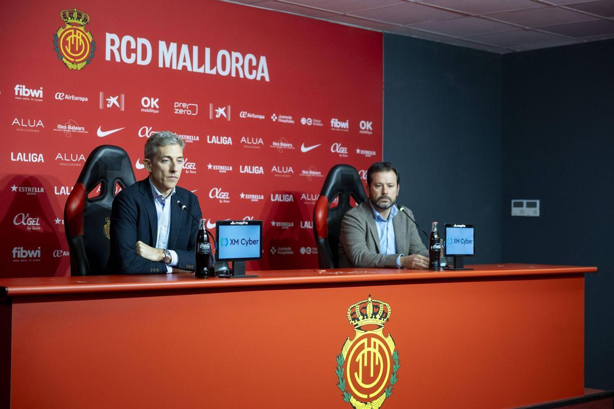 Pablo Ortells y Alfonso Díaz, durante la rueda de prensa del mercado de fichajes en Son Moix el pasado miércoles.