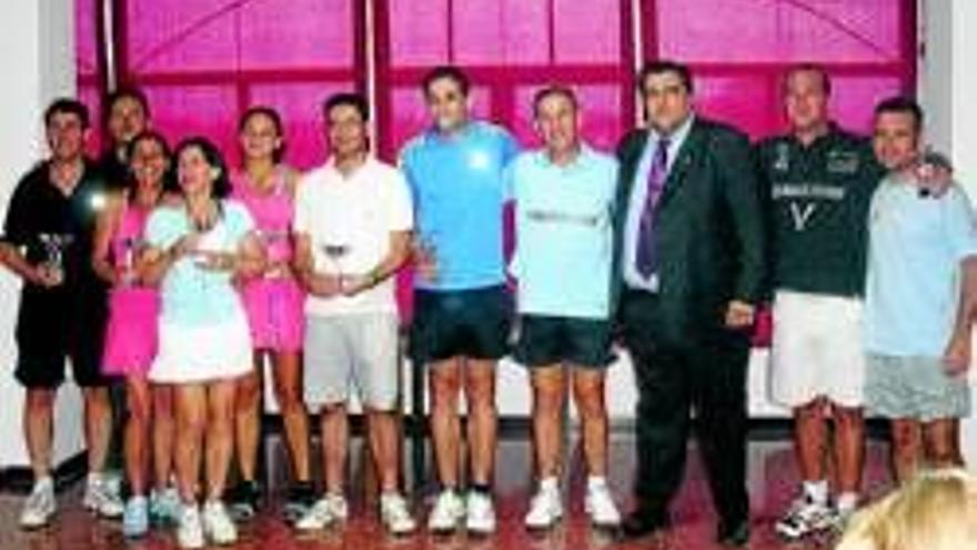 Vencedores de la IV liga de padel del club San Marcos de Almendralejo