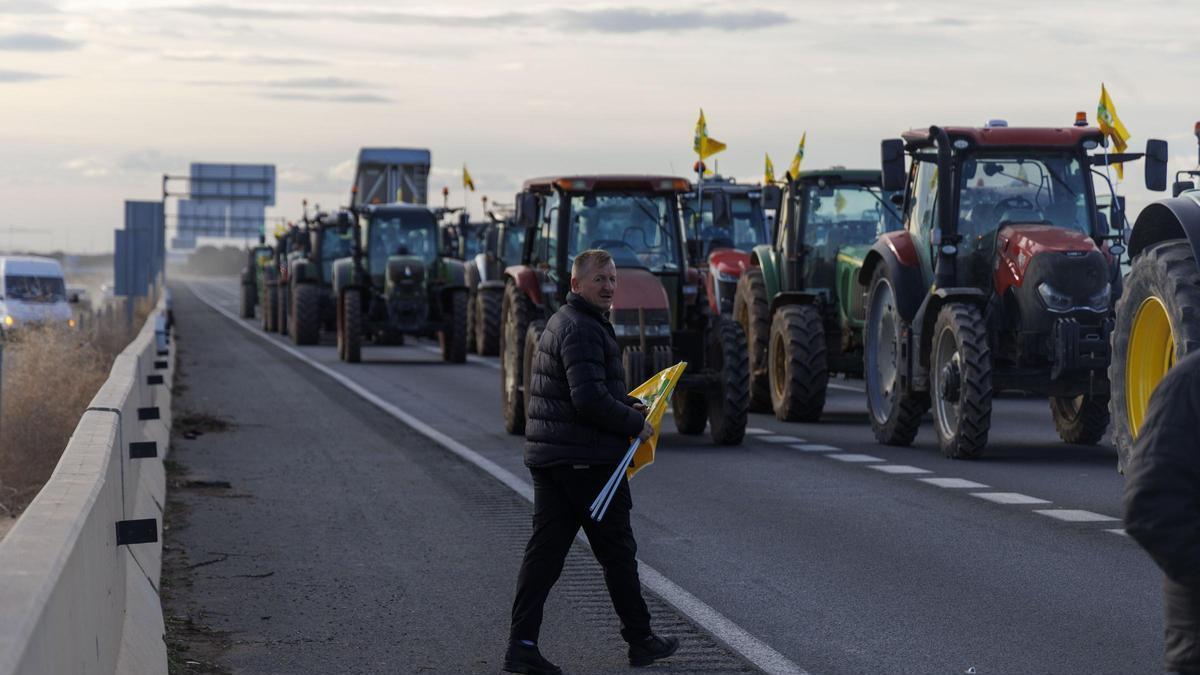 Agricultores cortaron la A-30 el pasado 29 de enero con sus tractores para protestar por la situación del sector primario.