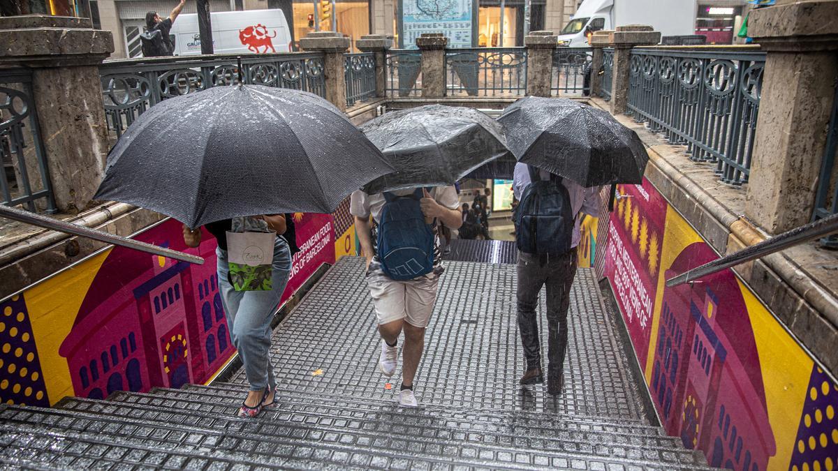 Lluvia en Barcelona, en la calle  Consell de Cent