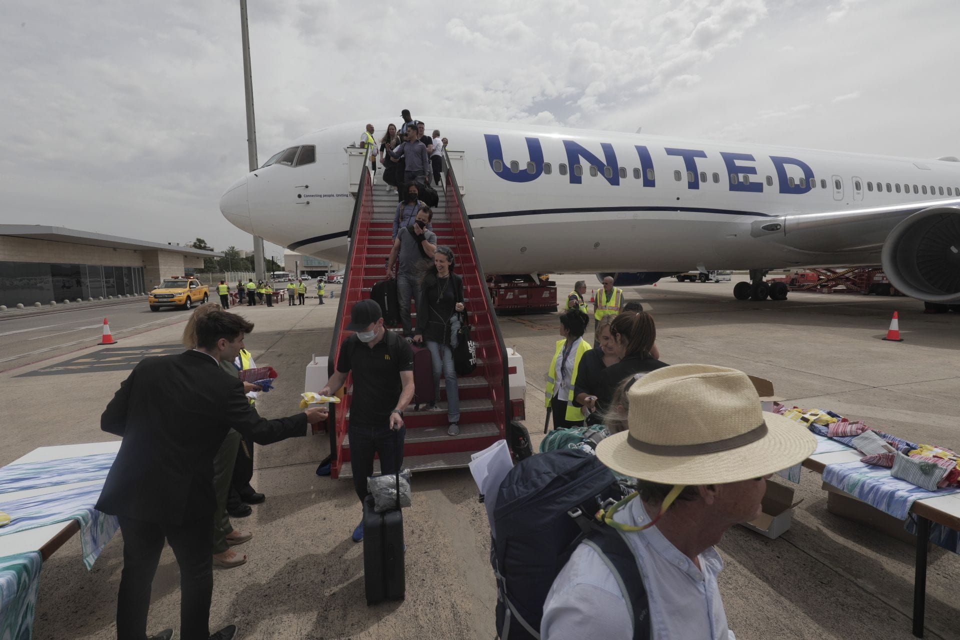 Llega a Mallorca el primer vuelo Nueva York-Palma sin baño de mangueras