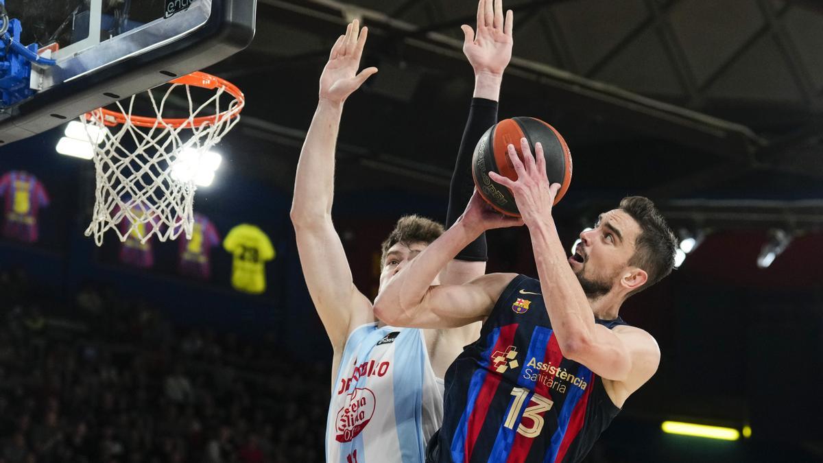 Satoransky, ante Blazevic, en una acción del partido.