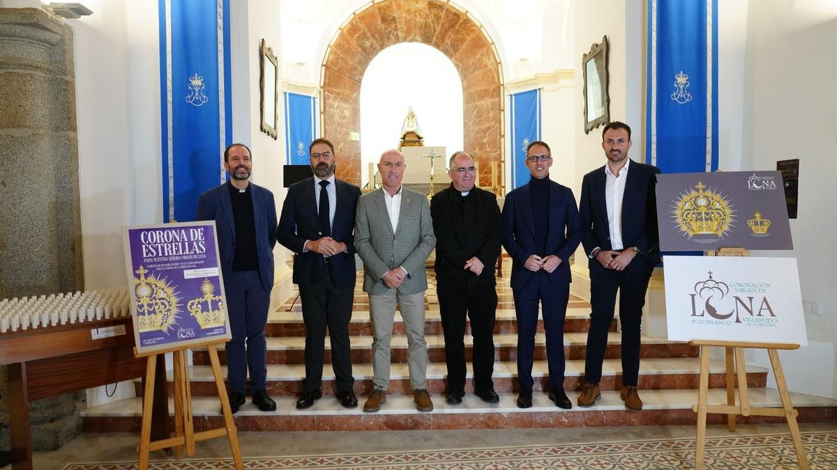 Representantes de ambas cofradías con los alcaldes y los párrocos de Pozoblanco y Villanueva de Córdoba.