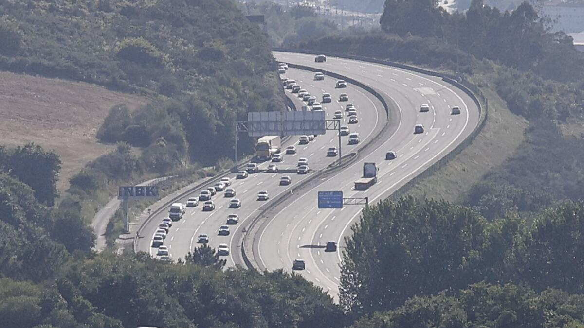 Las luces de los coches eclipsaron las carreteras de Santiago