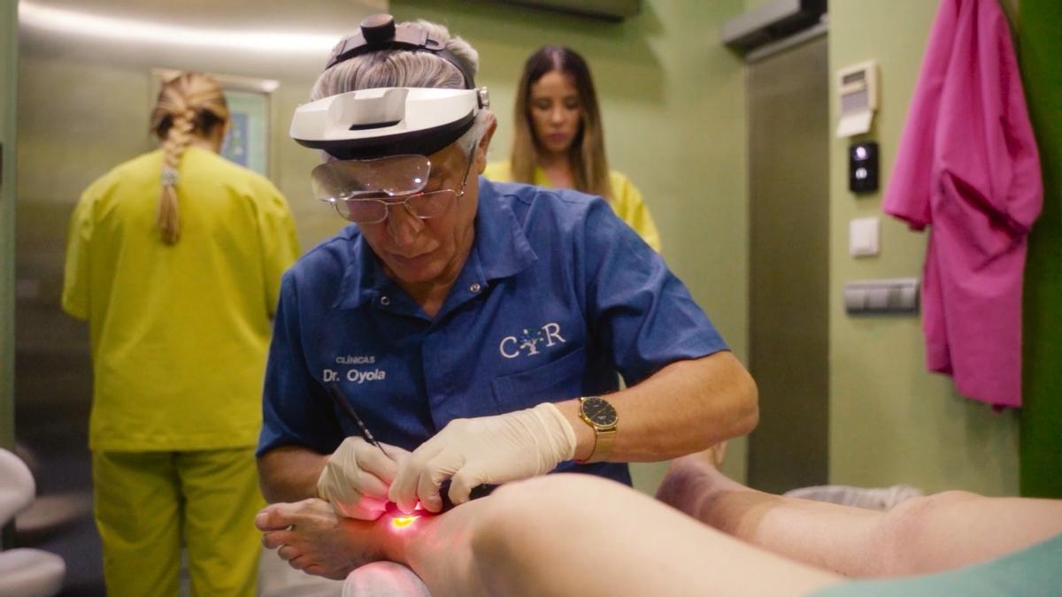 El doctor Oyola, experto en Fleboterapia Regenerativa.