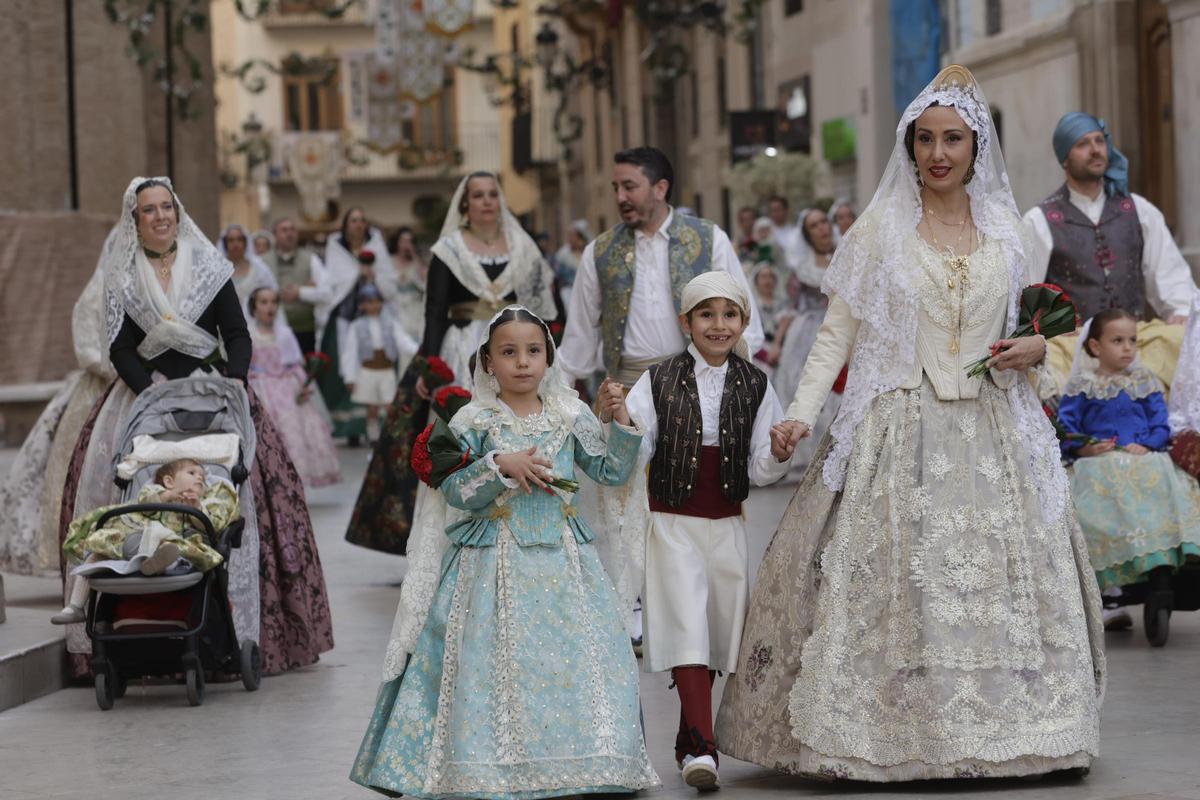 Todas las fotos de la ofrenda del 18 de marzo por la calle San Vicente hasta las 18:30 horas Todas las fotos de la ofrenda del 18 de marzo por la calle San Vicente hasta las 18:30 horas