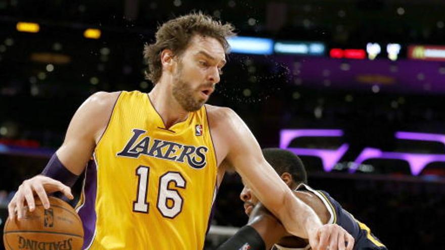 Gasol lideró a los Lakers.