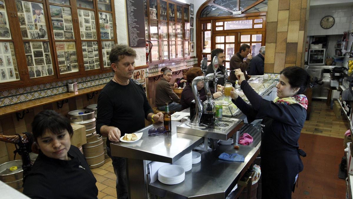 El bar Los Zagales de Murcia es uno de los comercios centenarios de la ciudad.