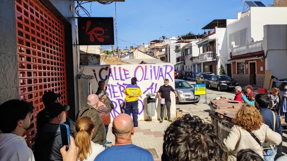 Mural de la fiesta protesta del domingo 15 de febrero: 'Calle Olivar, abierta al barrio'.