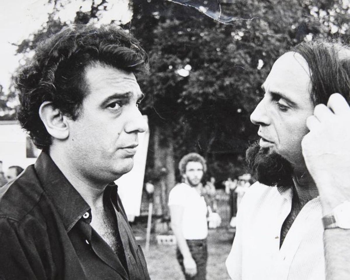 Aquiles Tuero, ante la plaza de toros de El Bibio, en Gijón. | |  ÁNGEL GONZÁLEZ