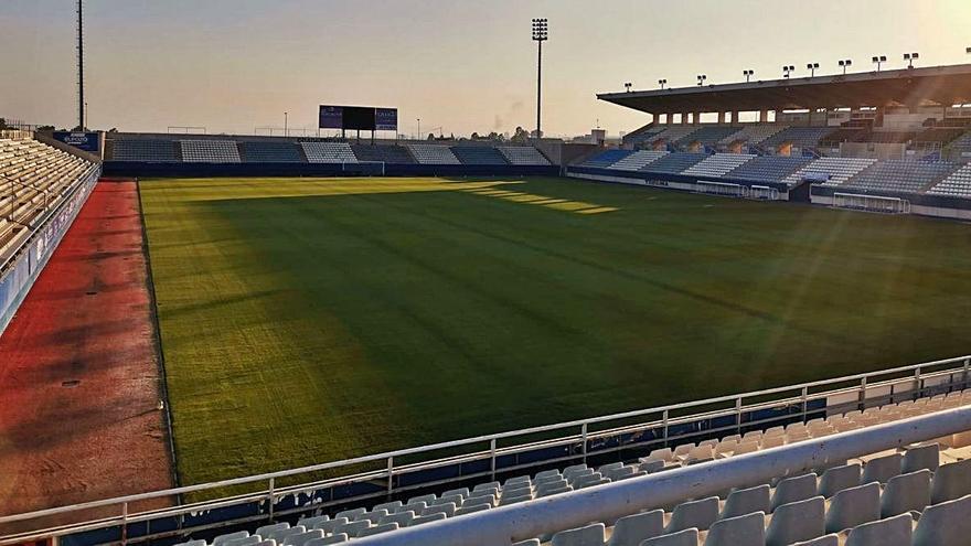 El Artés Carrasco &#039;estrena&#039; césped para el primer duelo murciano del curso