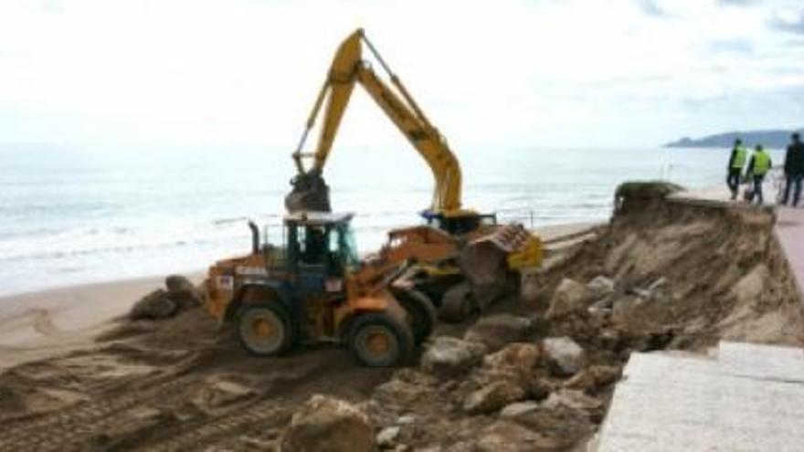 Escullera provisional al passeig dels Griells de l&#039;Estartit