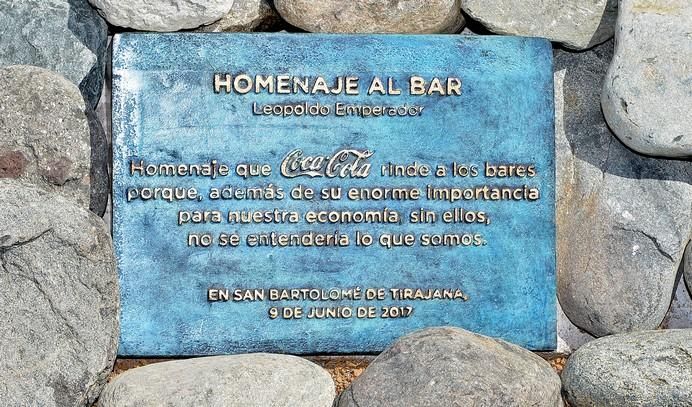 MONUMENTO BARES JAIME URRUTIA MELONERAS COCA COLA