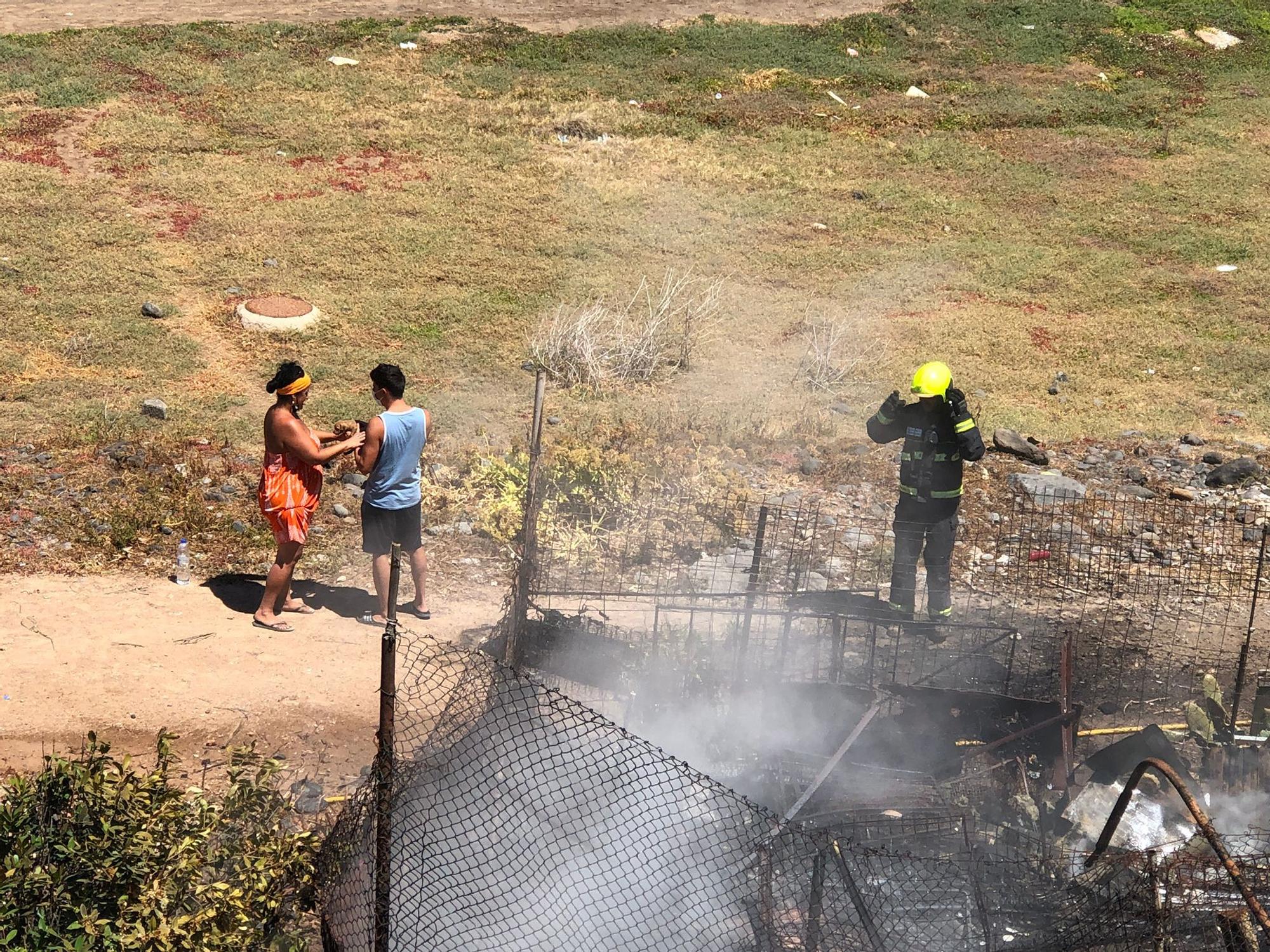 Incendio en una chabola en el Barranco de San Andrés, en Moya.