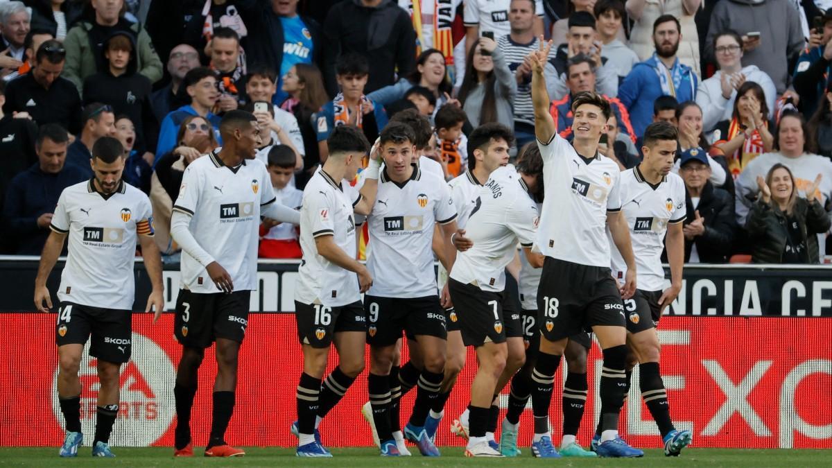 Pepelu celebra el único tanto del Valencia ante el Granada
