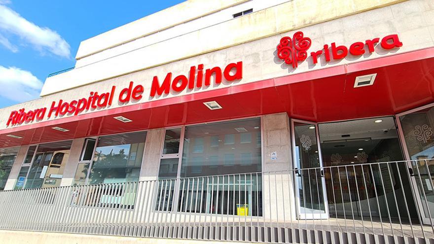 Fisioterapeutas de Ribera Hospital de Molina recuerdan a los estudiantes cuidar su higiene postural durante el curso