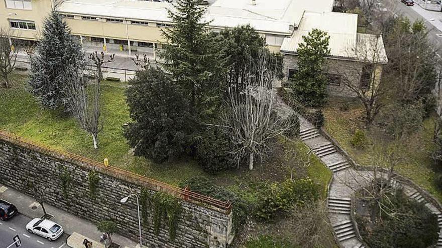 El instituto Blanco Amor, en el barrio de A Ponte. // Brais Lorenzo