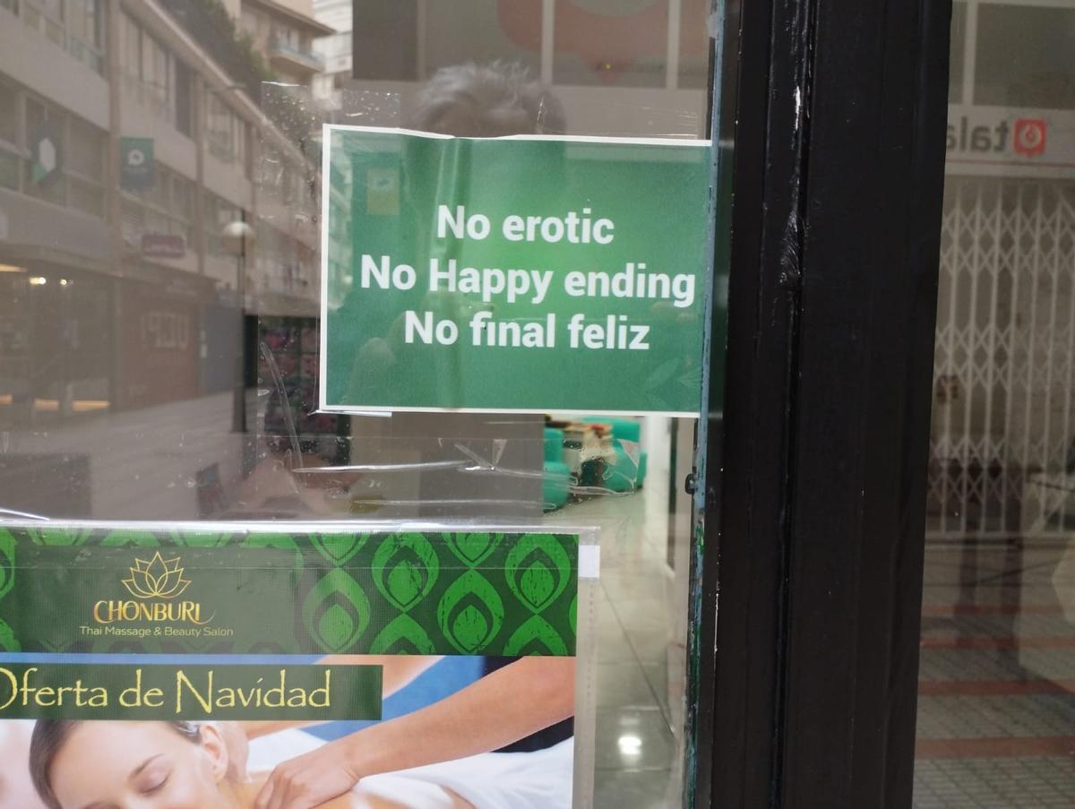 Advertencia de un local de masajes en Palma