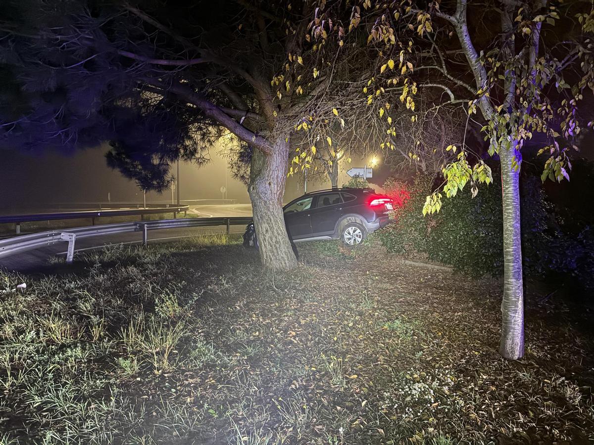 El vehicle accidentat a Castelló d'Empúries.