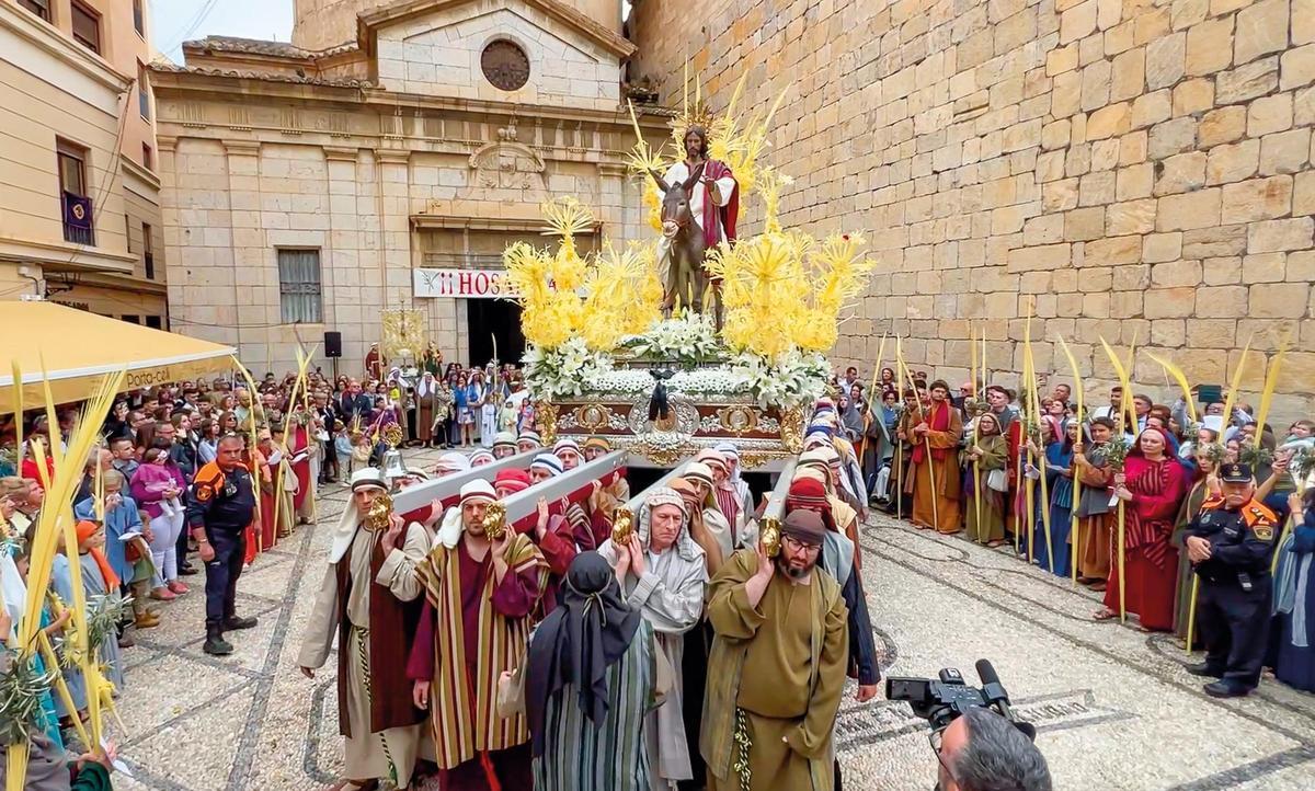 Jesús Triunfante a su llegada a la Iglesia de San Martín.