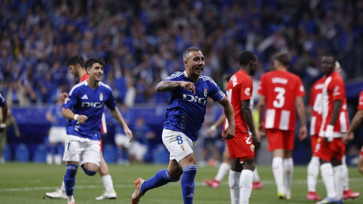 Cazorla, celebrando el gol en el Carlos Tartiere