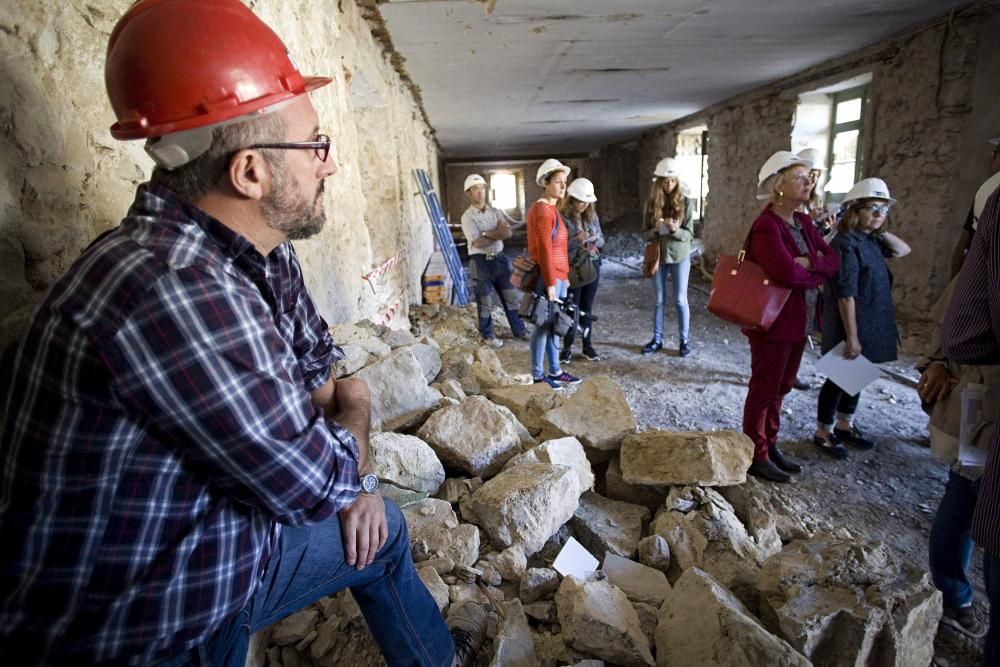 Visita de la alcaldesa de Gijón y los portavoces municipales a las obras de Tabacalera