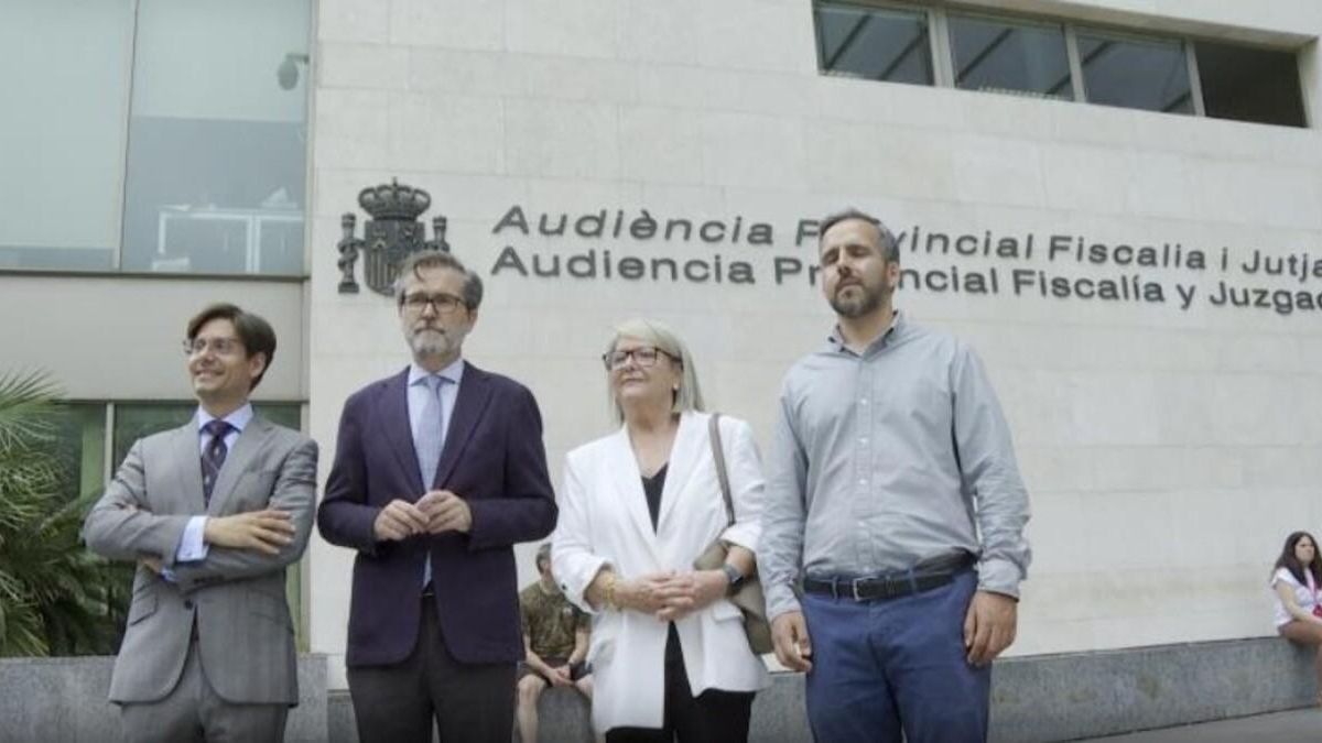 Asociaciones de jueces y fiscales hacen un parón frente a la Ciudad de la Justicia en Valencia