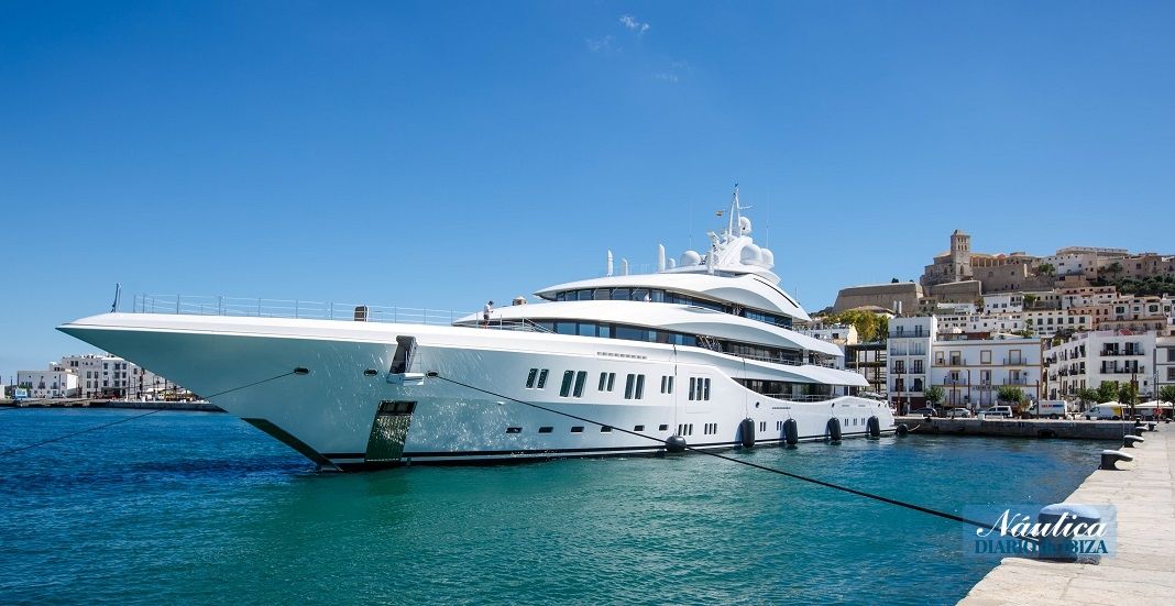 Atraca en Ibiza un megayate de 200 millones, el 'Lady Lara'