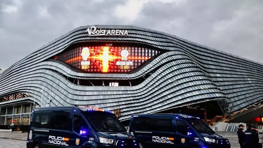 El blindaje policial del Roig Arena por el partido del Valencia Basket contra el Maccabi Tel Aviv