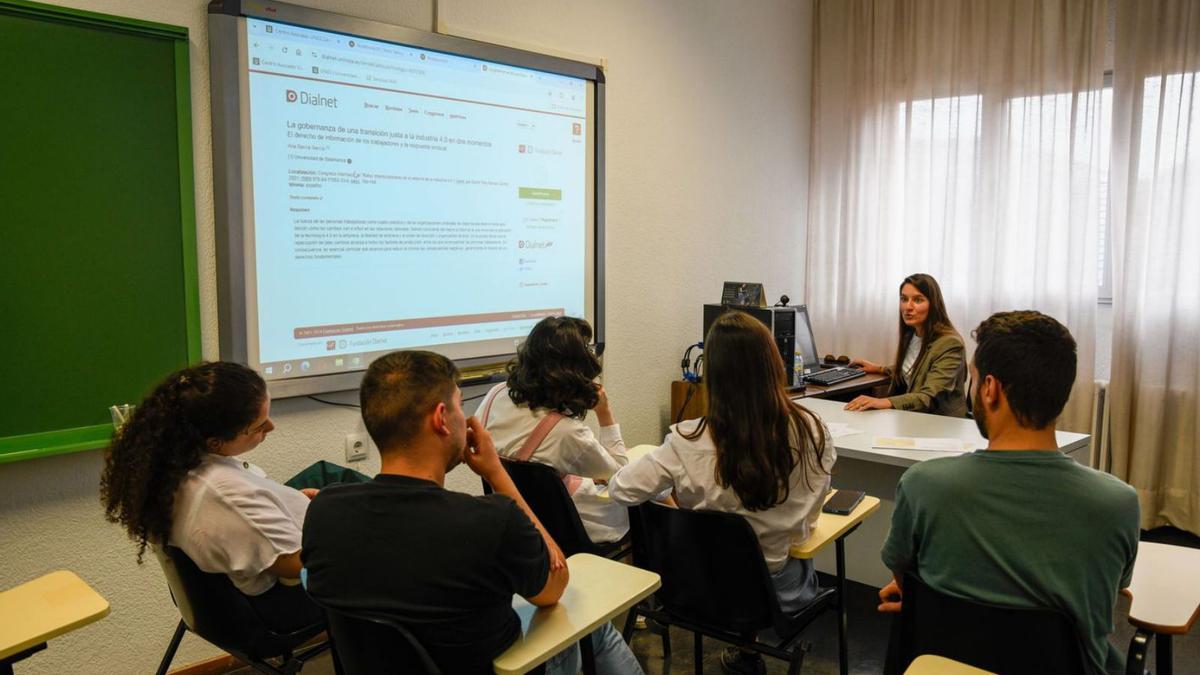 Alumnos de la UNED en la última jornada de puertas abiertas en Zamora.