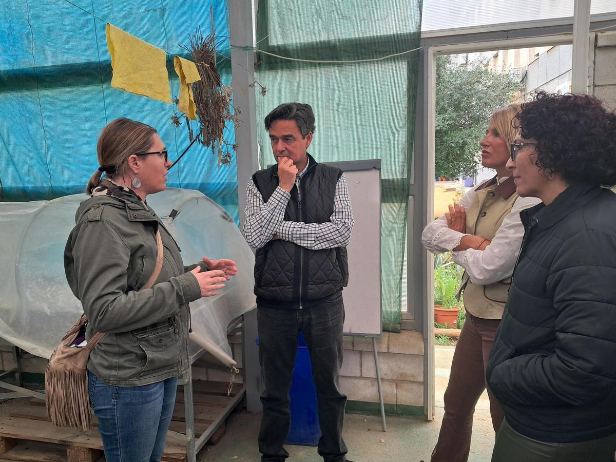 Un momento de la visita realizado por representantes del IES Galileo Galilei de Córdoba.
