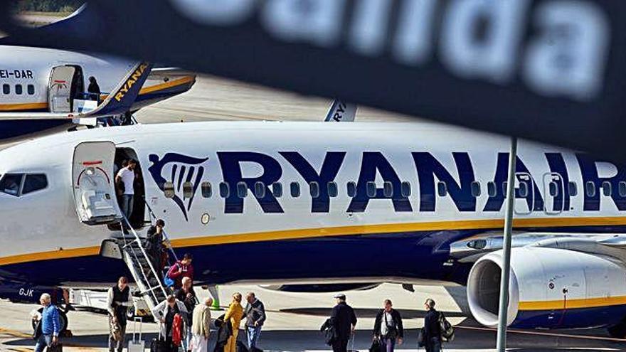 Pasajeros en un vuelo de la compañía Ryanair en el Aeropuerto de Gran Canaria.