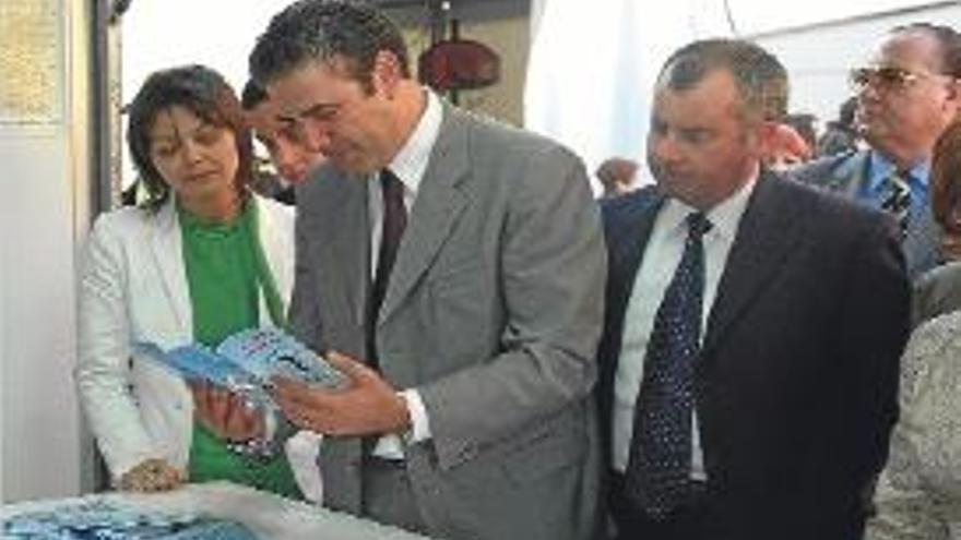 Gloria Alonso y Vicente López en un acto de 2006.