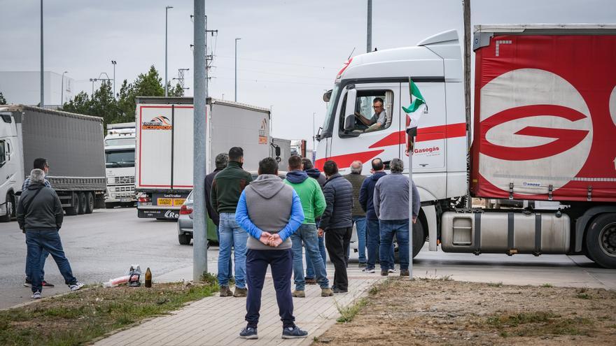 García Seco tilda de «terrorismo» los piquetes de la huelga de transportes