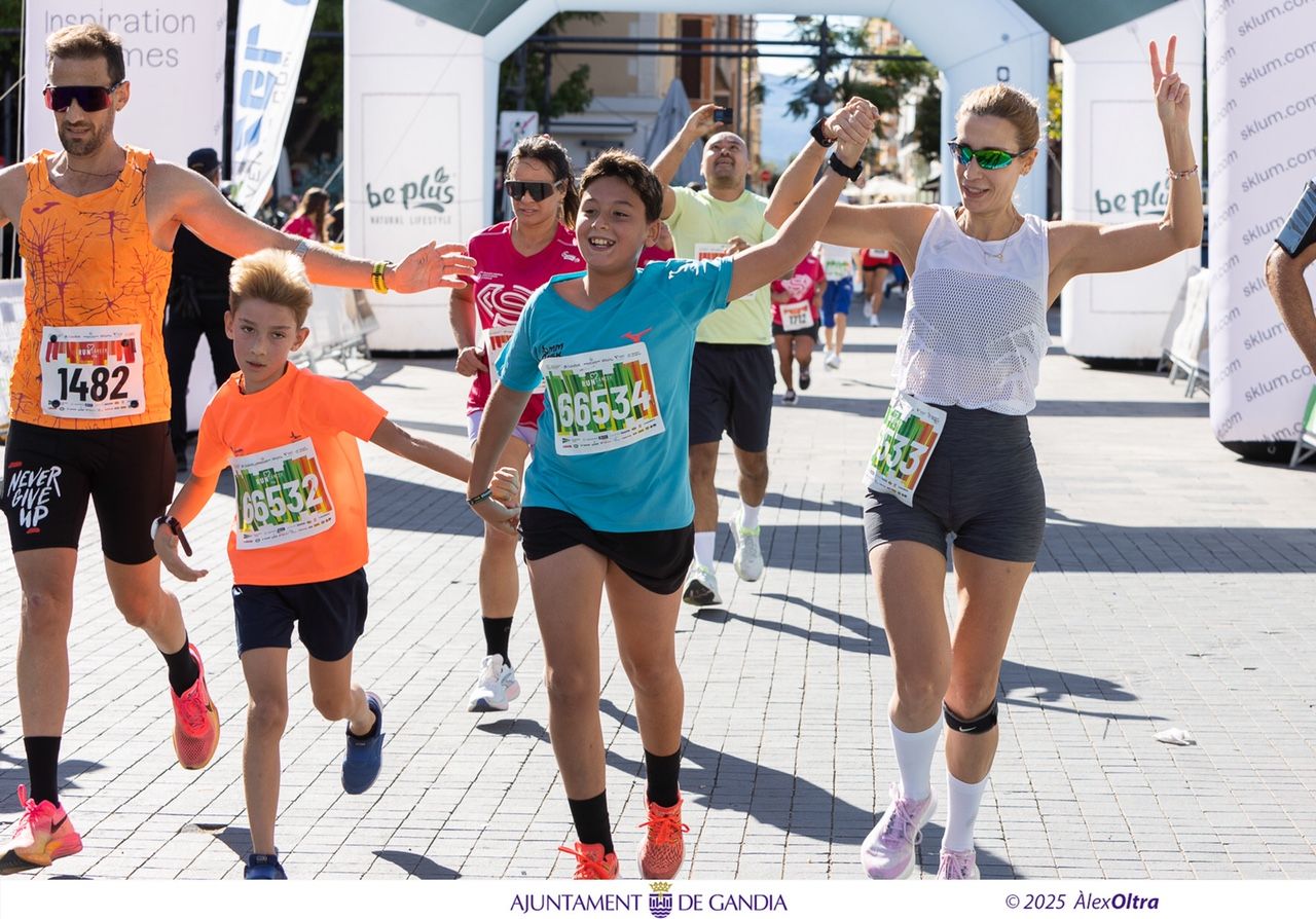 Gandia bate récords de solidaridad en la RunCáncer 2025
