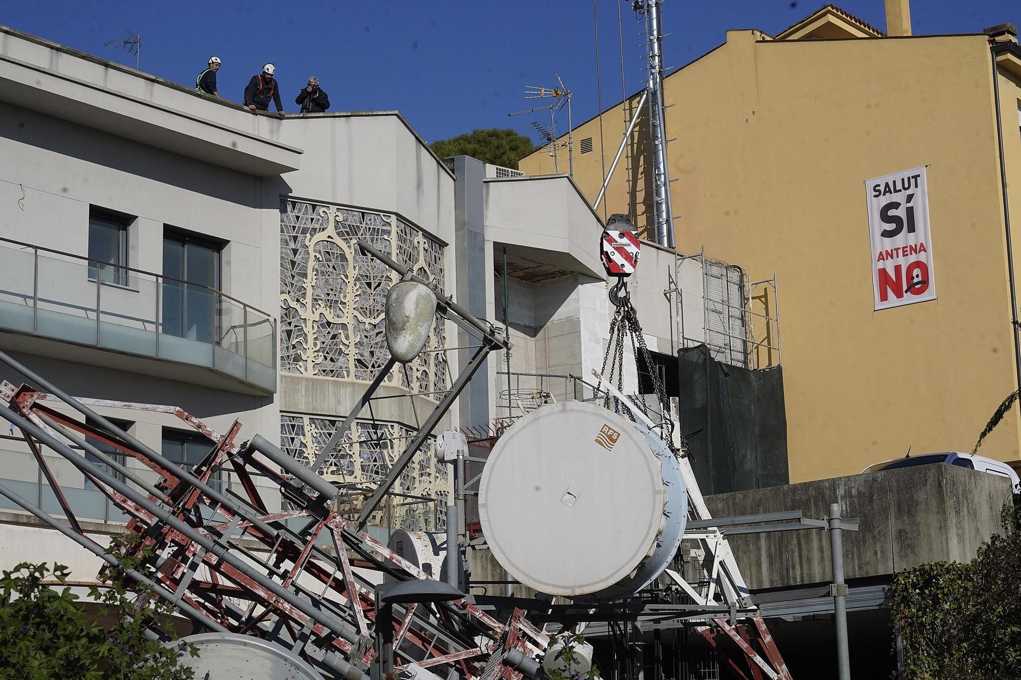 Consumen la substitució, i el trasllat, de l’antena de Montjuïc