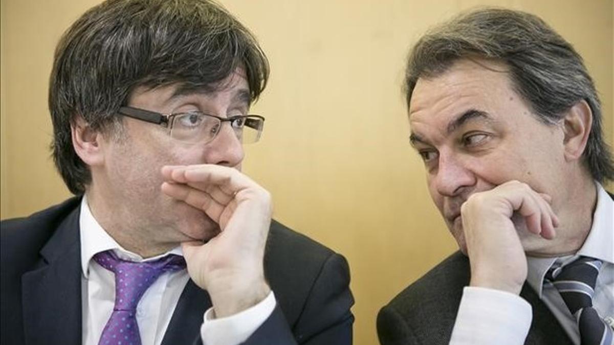 Carles Puigdemont y Artur Mas, en una reunión de la ejecutiva de CDC.