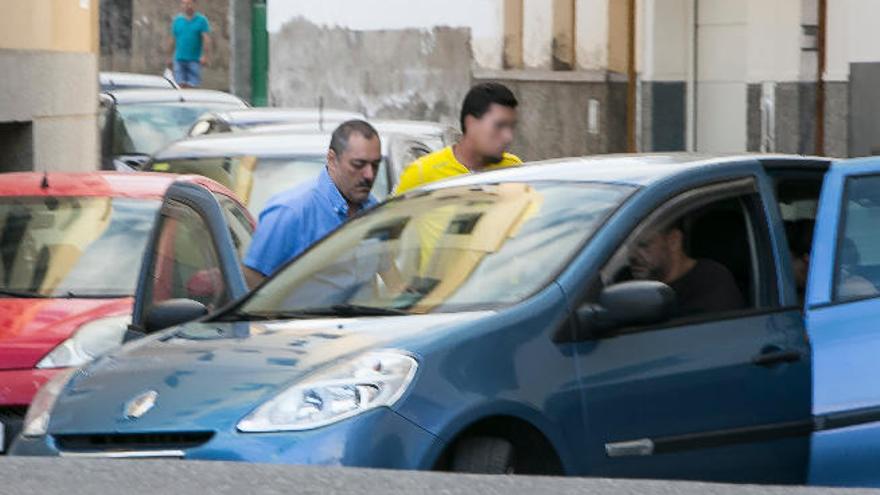 Miguel Ramos, al salir de su casa en Bañaderos el pasado jueves.